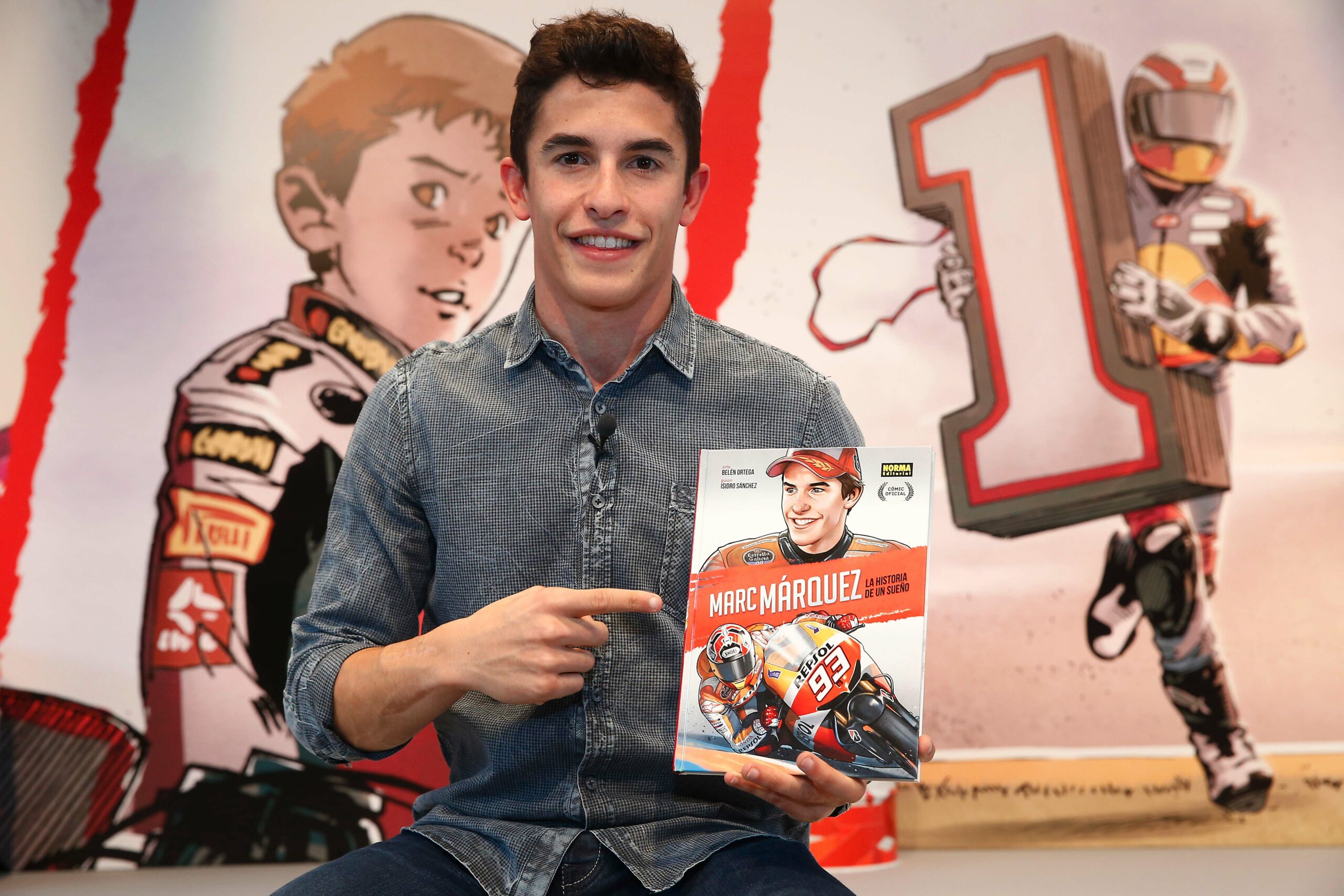 Marc Márquez with his comic