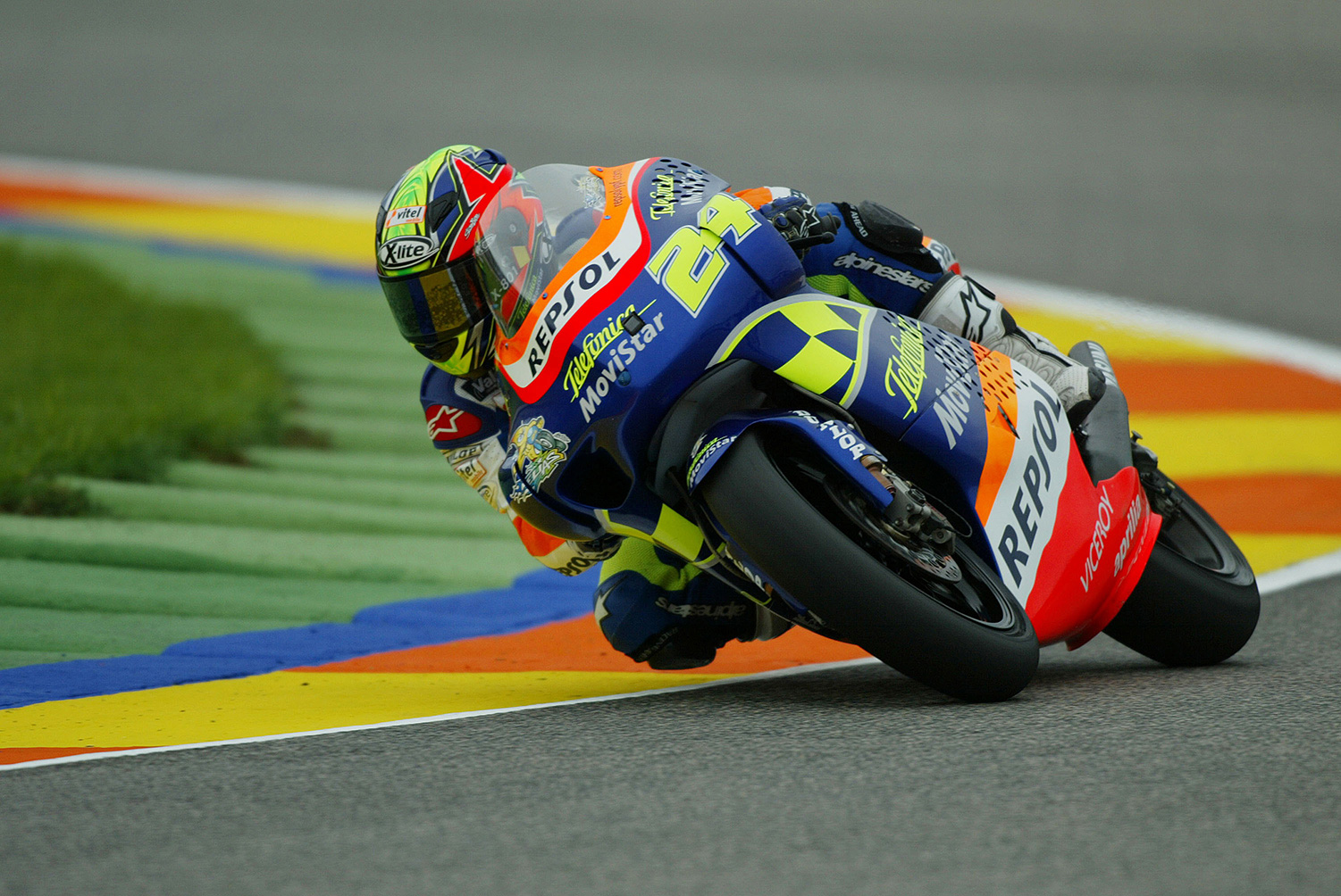 Toni Elías rodando en pista