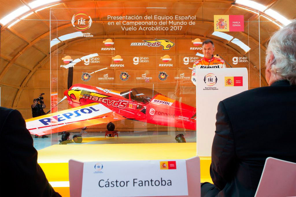 Castor Fantoba Vuelo Acrobático