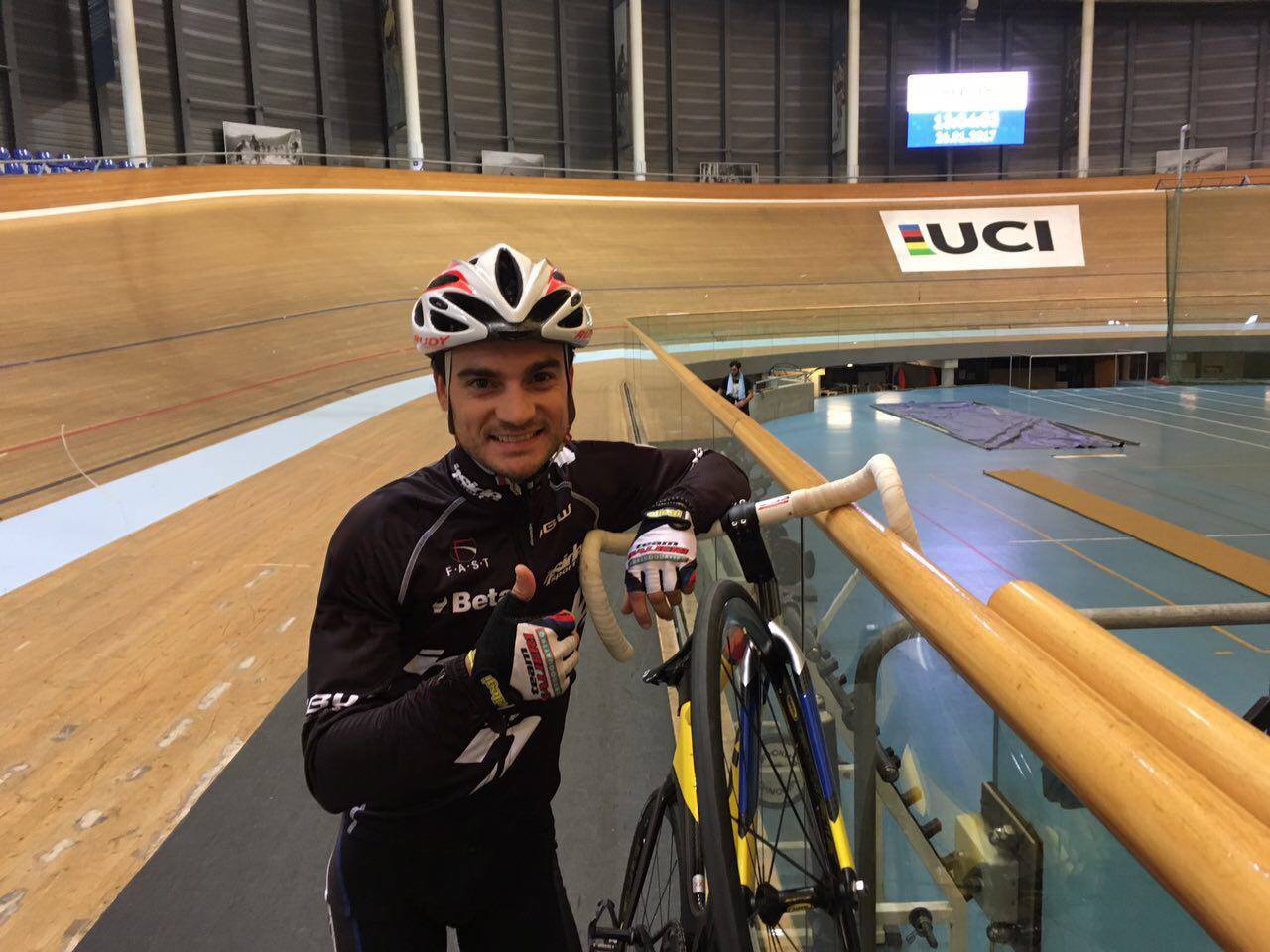 Tengo una colección de Pinarellos muy bonita. Es una correlación de bicis que marca al tiempo y la moda, ya que se pueden apreciar cambios en la tecnología y los colores al verlas todas juntas.