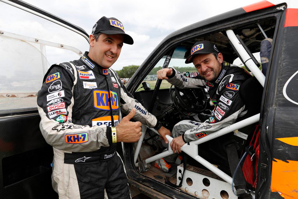 ISIDRE ESTEVE y TXEMA VILLALOBOS durante el Dakar 2017 Coche MITSUBISHI KH-7 RALLY TEAM