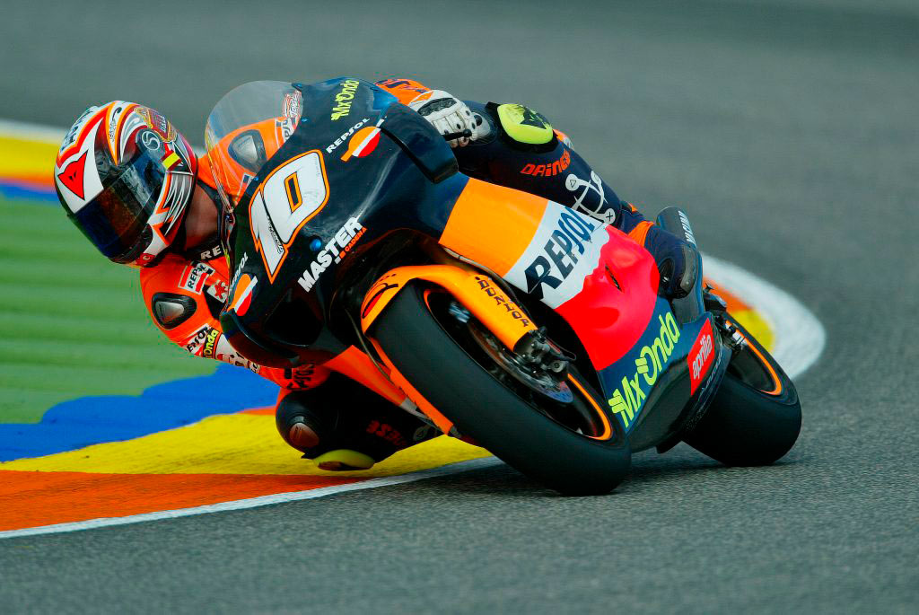 Fonsi Nieto en una Aprilia tumbando