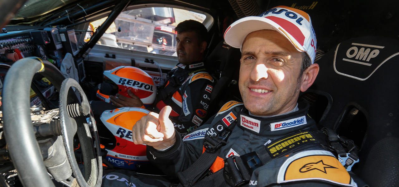 Isidre esteve y Txema Villalobos dentro del coche