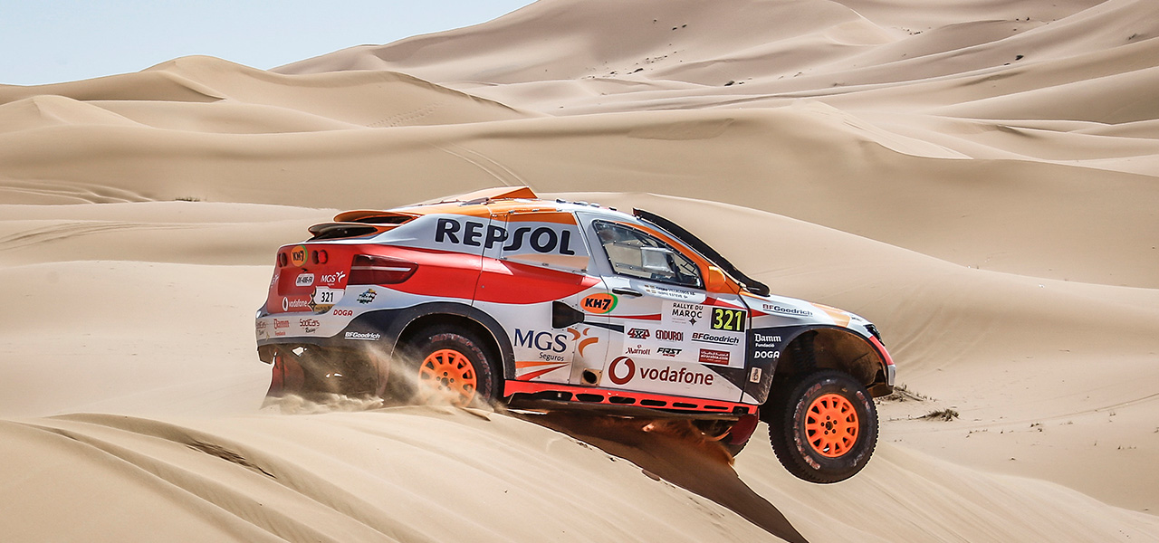 Isidre Esteve recorre las dunas con su prototipo adaptado