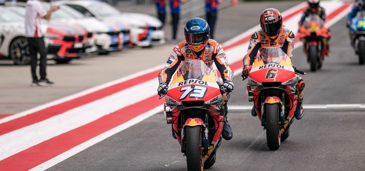 Los pilotos del equipo Repsol Honda en la pista