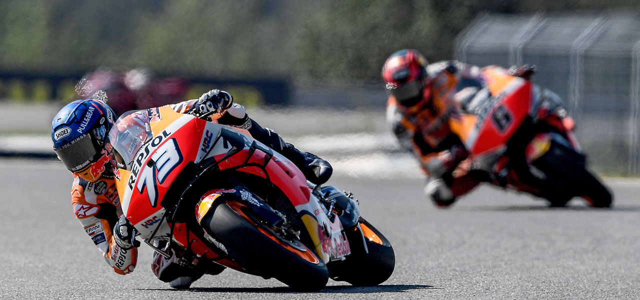 Álex Márquez y Stefan Bradl el pista sobre las motos