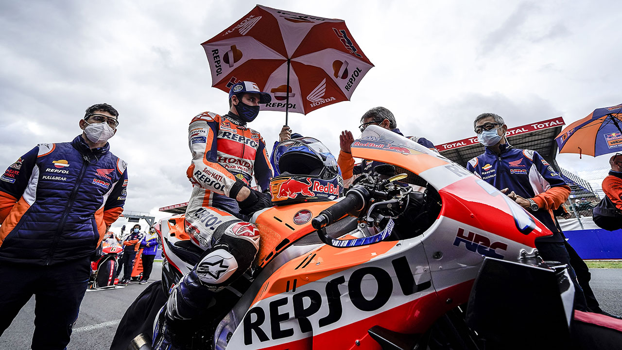 Álex Márquez en la parrilla de salida