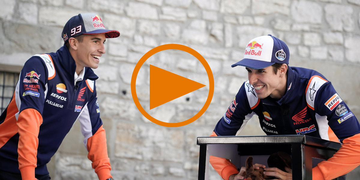 Hermanos Márquez juegan a la caja misteriosa