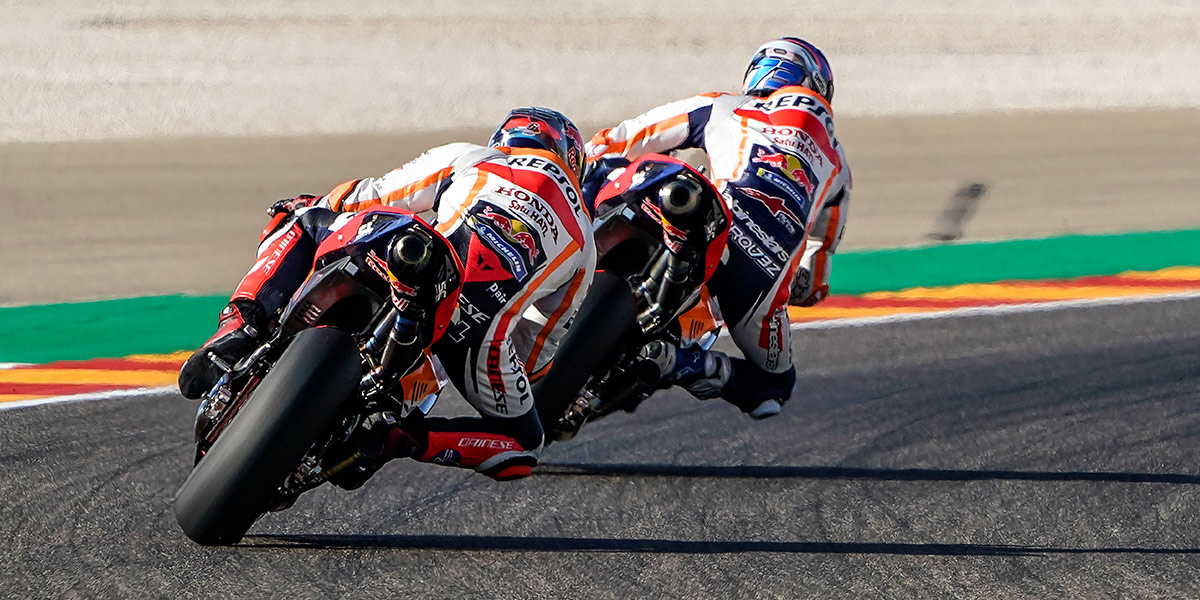 Stefan Bradl y Álex Márquez tomando una curva