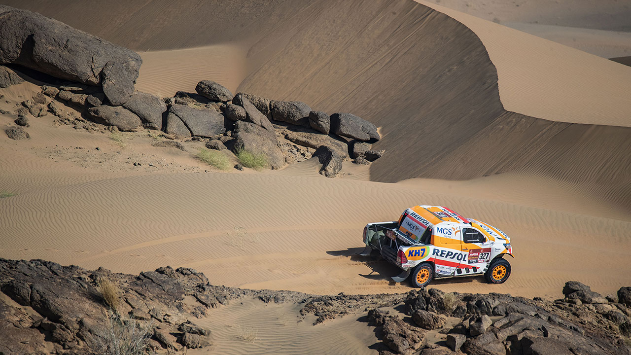 Isidre Esteve sobre arena en el Dakar 2021 día 4