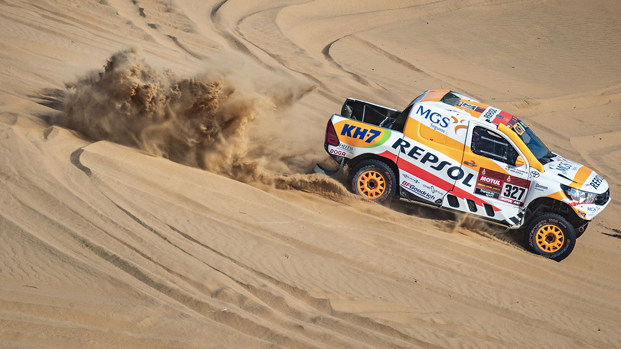 Isidre Esteve sobre arena en el Dakar 2021 día 3