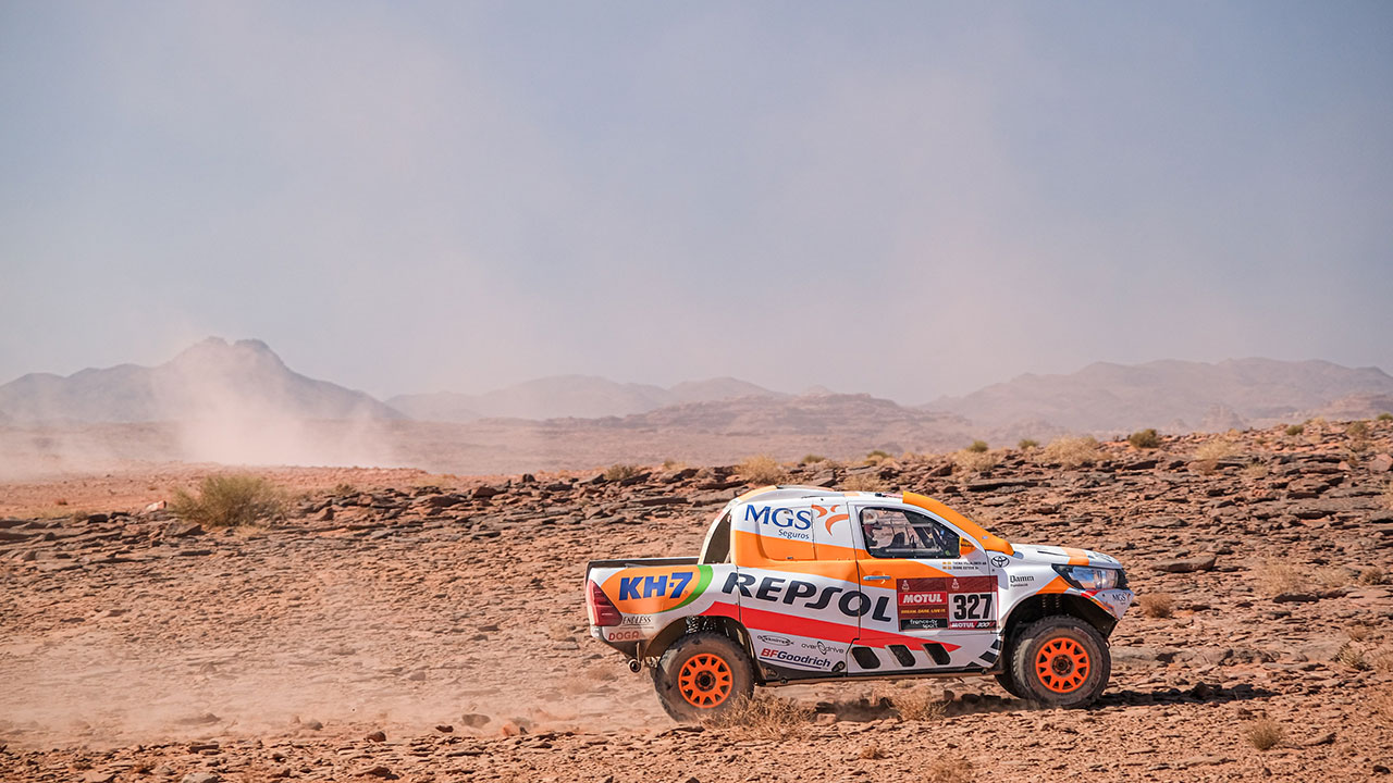Isidre Esteve pilotando en una pista en el Dakar 2021 día 9