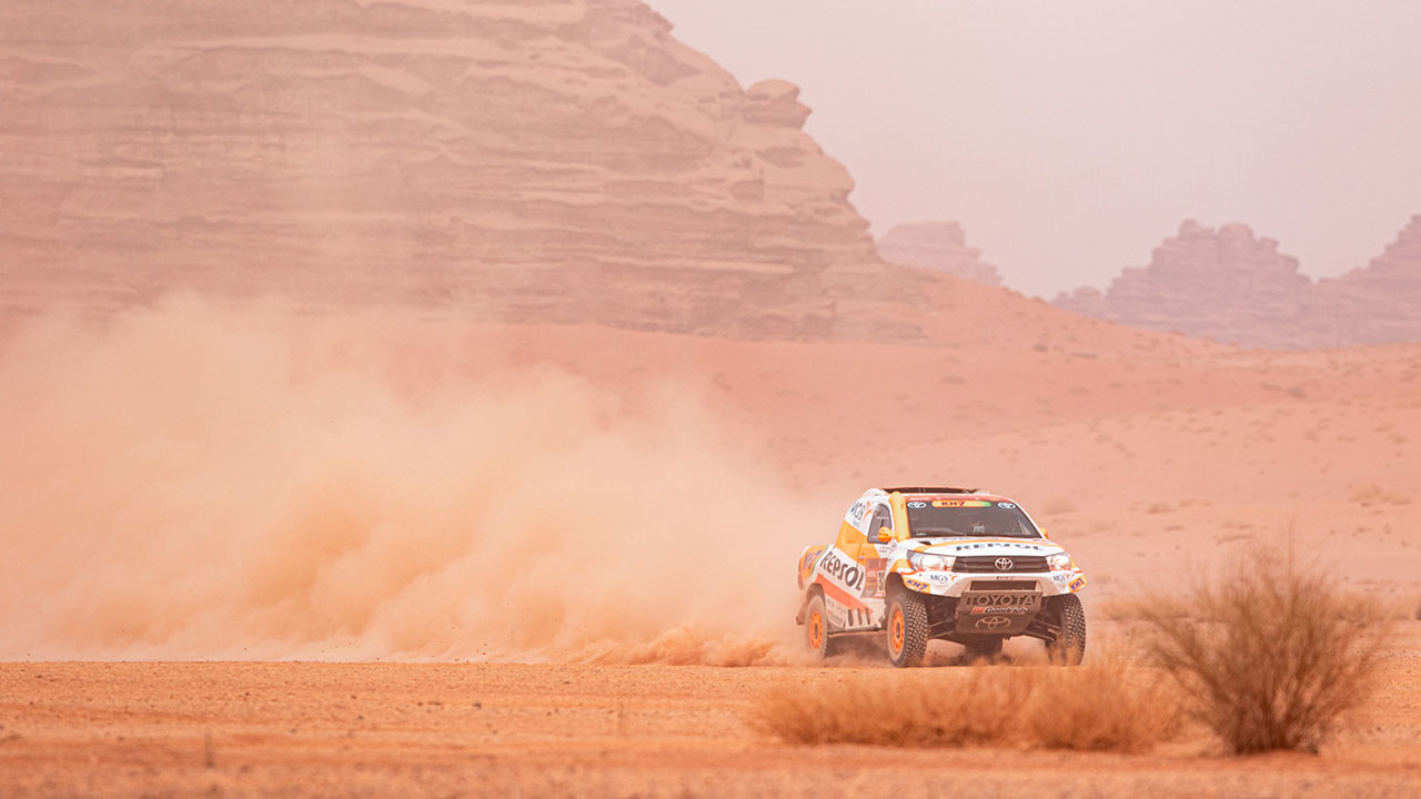 Isidre Esteve pilotando en una pista de arena en el Dakar 2021 día 10