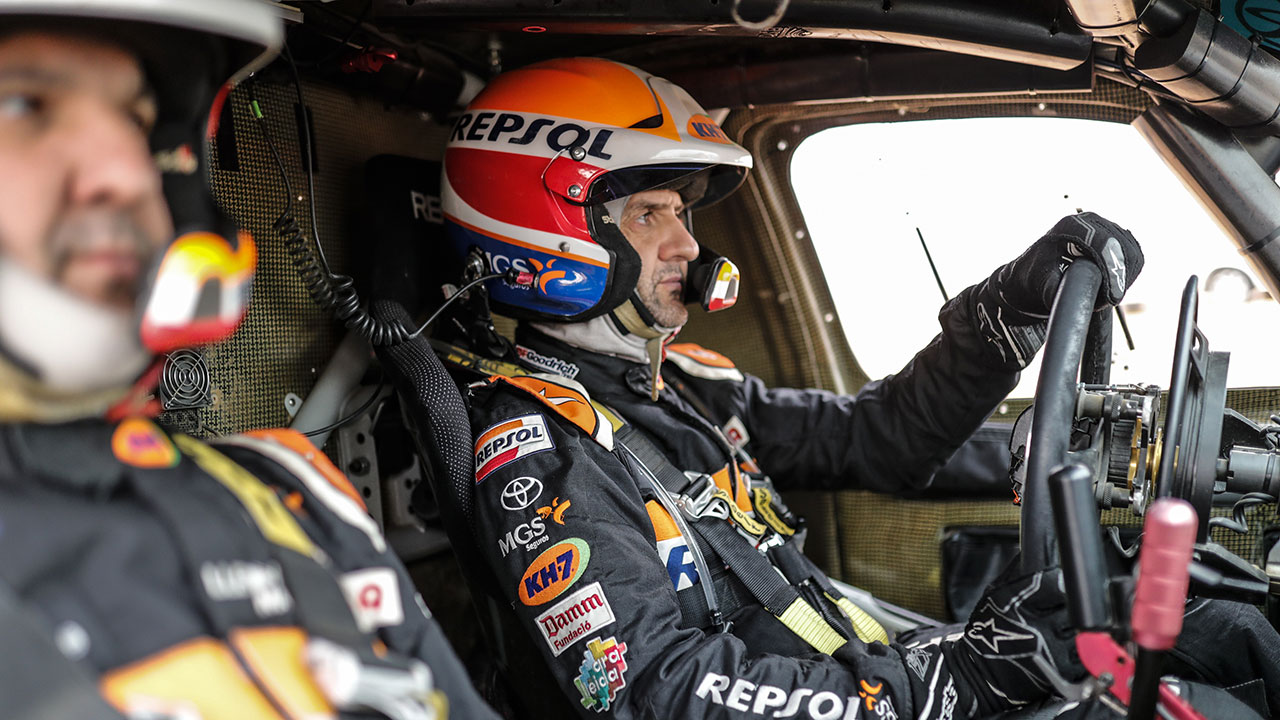 Isidre Esteve en su Toyota Hilux en el Dakar 2021 día 11