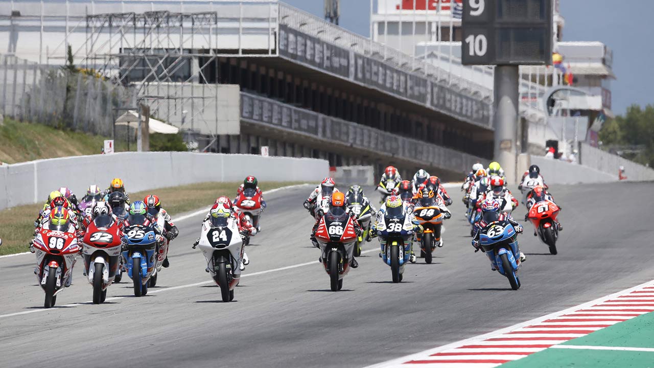 Final de recta de meta en el FIM CEV Repsol en el circuito de Barcelona