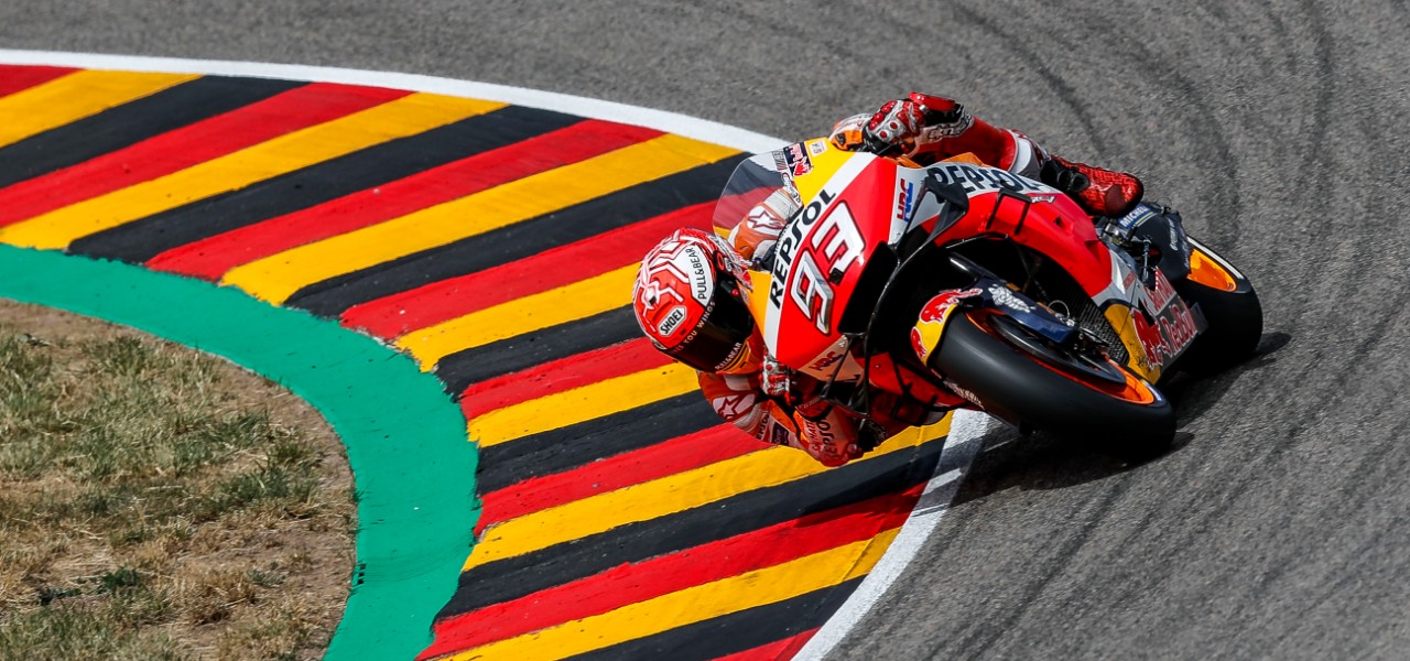 Marc Márquez tomando curva en Sachsenring