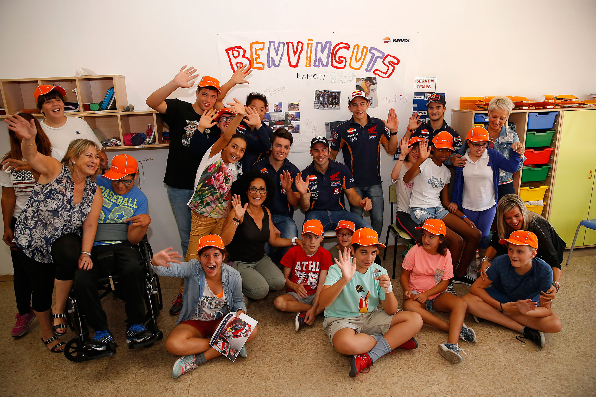 Los pilotos Repsol Honda de MotoGP y Trial con alumnos de la Escola Solc