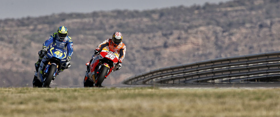 Dani Pedrosa adelantando durante el GP de Aragón 2016