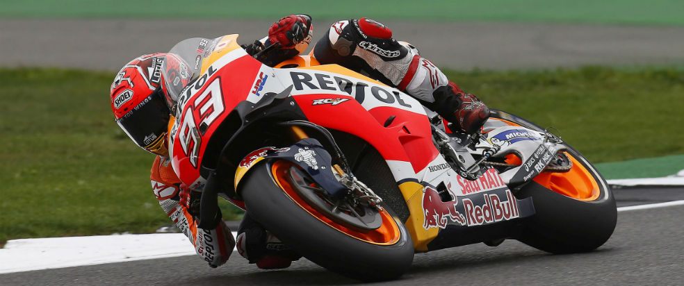 Marc Márquez leaning his RC213V