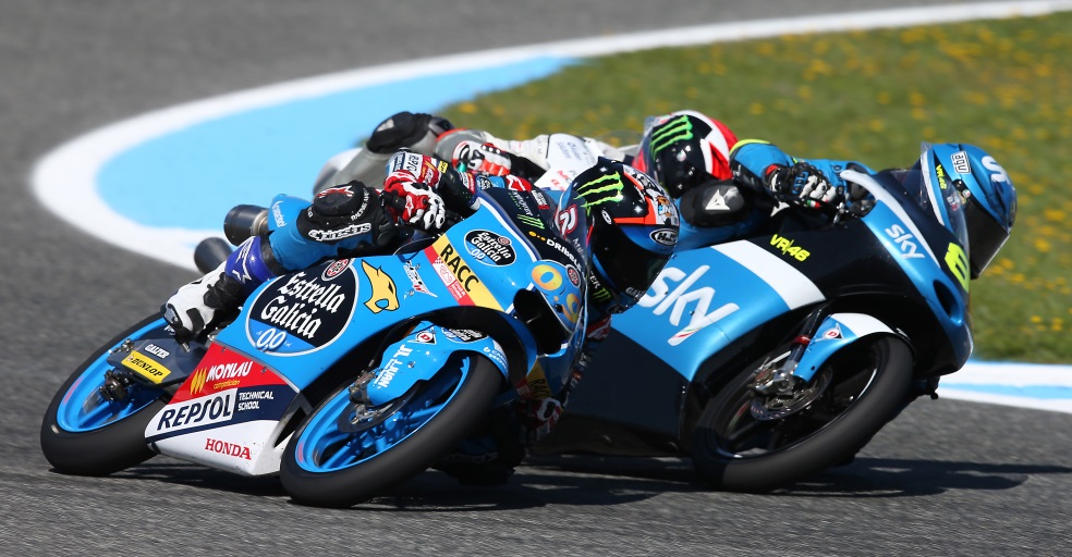 Jorge Navarro riding at jerez with other pilots