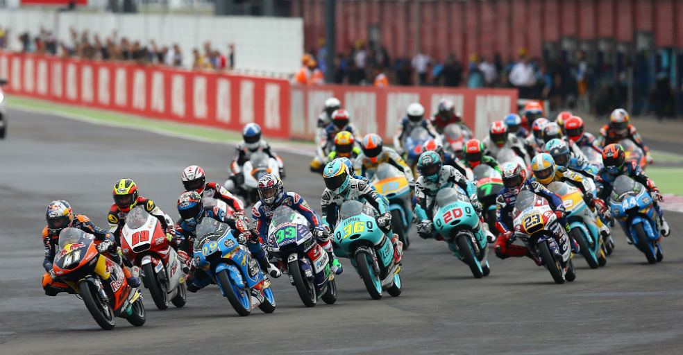 Pilotos de Moto3 en pelotón