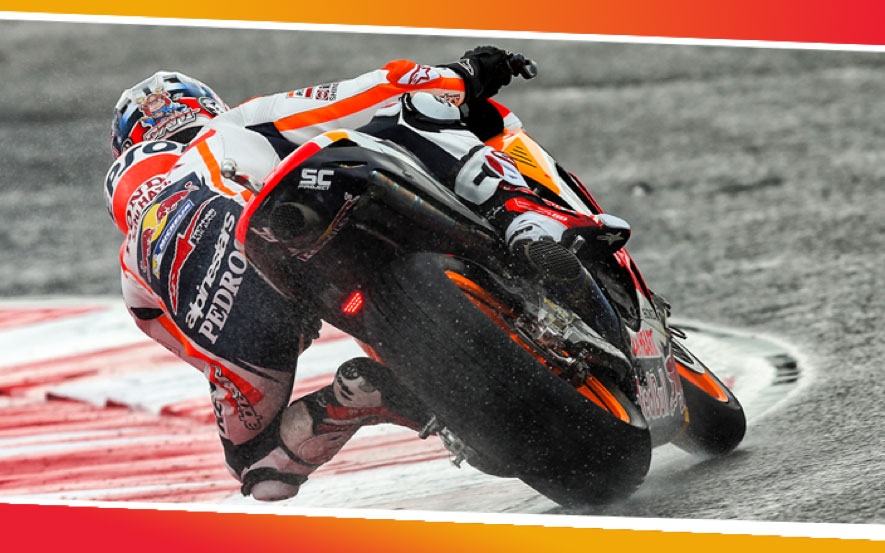 Dani Pedrosa conduciendo en lluvia Dani Pedrosa conduciendo en lluvia
