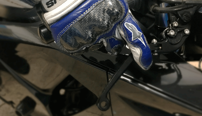 Apretar ligeramente el freno.