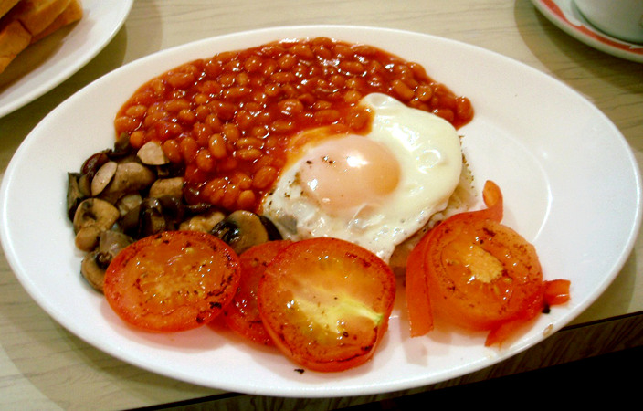 English Breakfast. Eggs, tomato, mushrooms and beans.