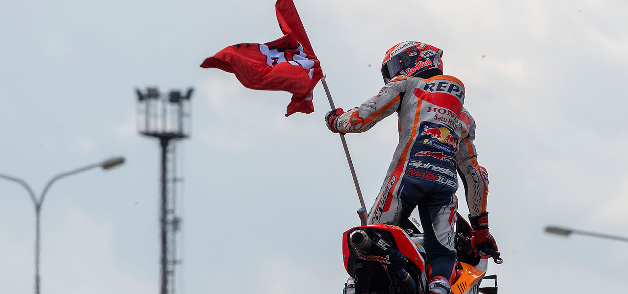 Marc Márquez celebrando la victoria