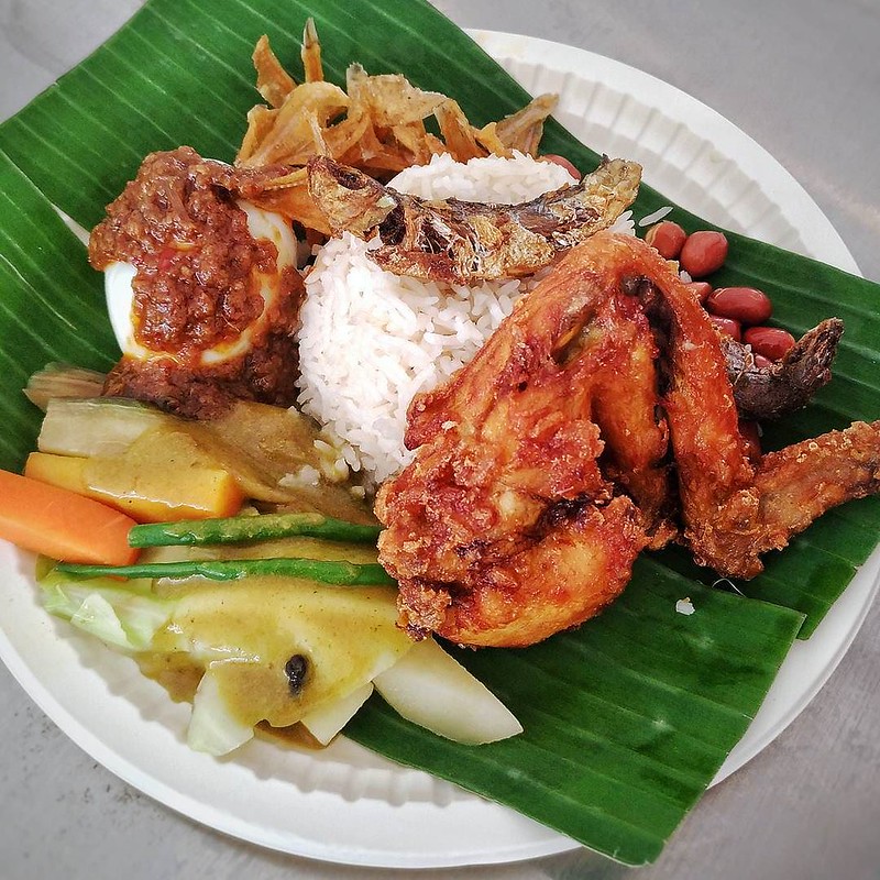 The tasty Nasi Lemak from Singapore. Woot! Much resemblance from Filipino foods! ?