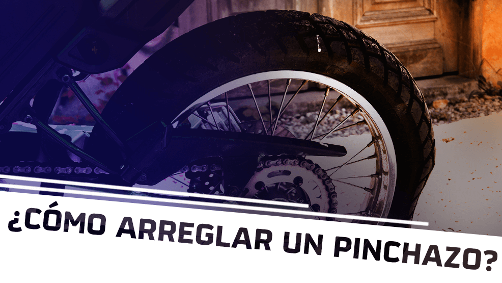 Rueda trasera de moto pinchada