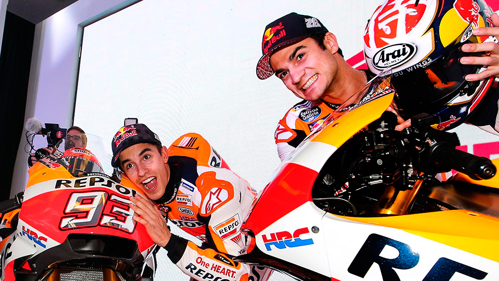 Marc Márquez y Dani Pedrosa y sus RC213V en la presentación del Equipo Repsol Honda en Yakarta 2018