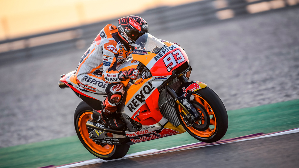 Marc Márquez rodando en el atardecer en Catar