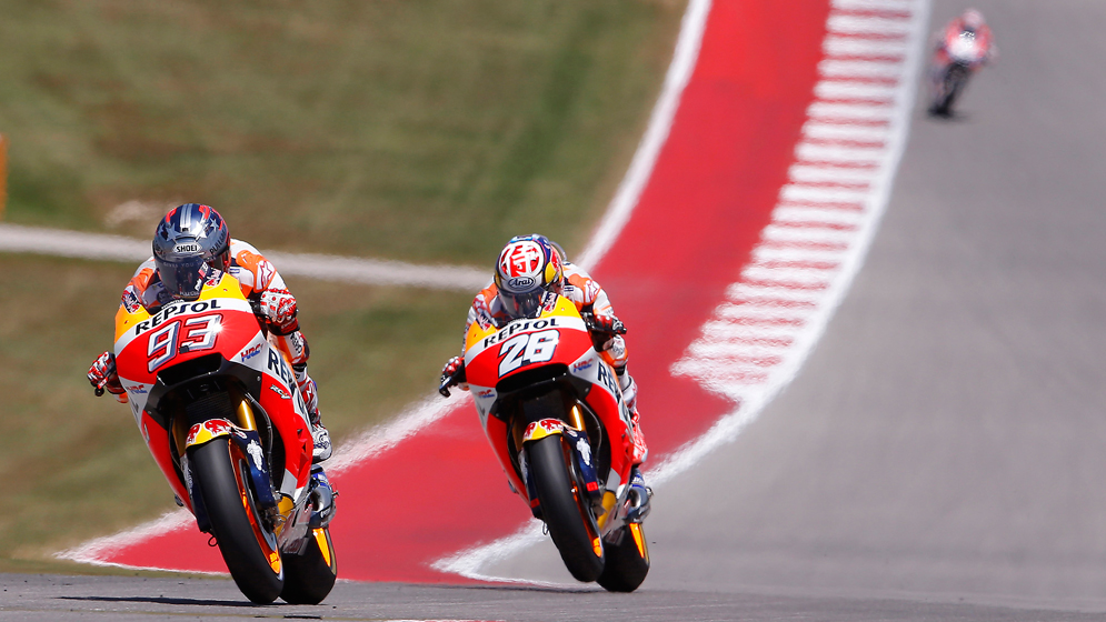 Marc Márquez y Dani Pedrosa bajan a la curva 2 del COTA