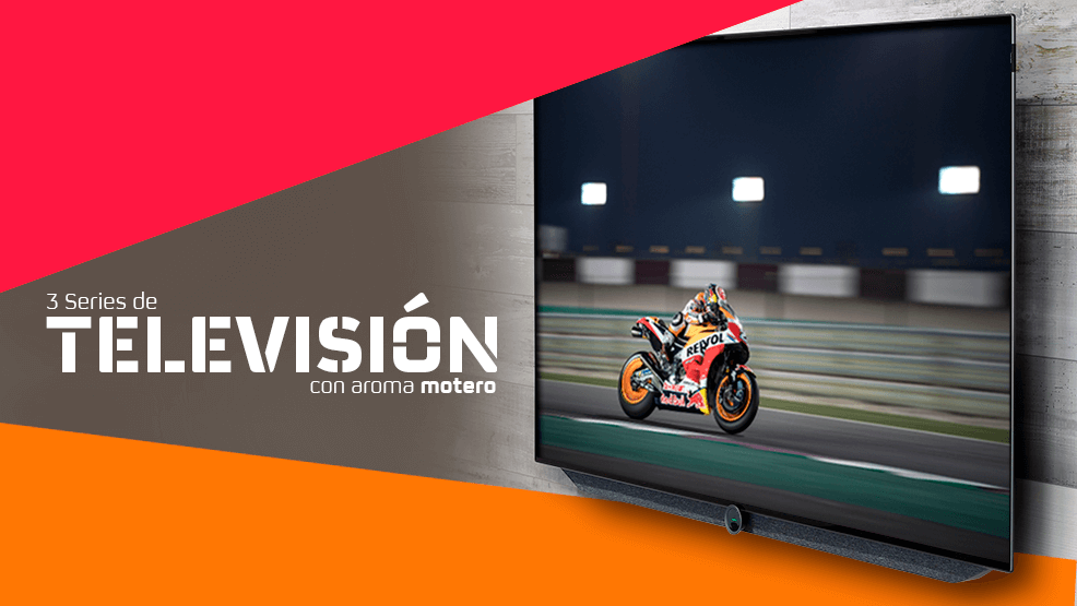 Dani pedrosa en el televisor mientras rueda en Losail Catar