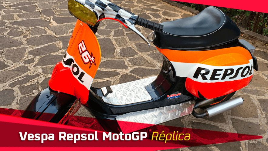 Composición con vespa pintada con colores repsol