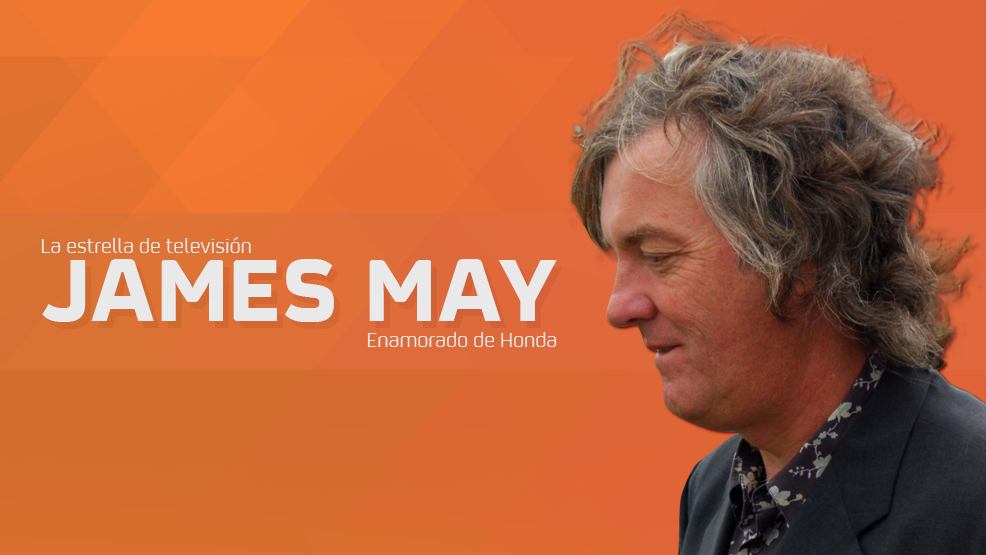 James May sobre fondo naranaja
