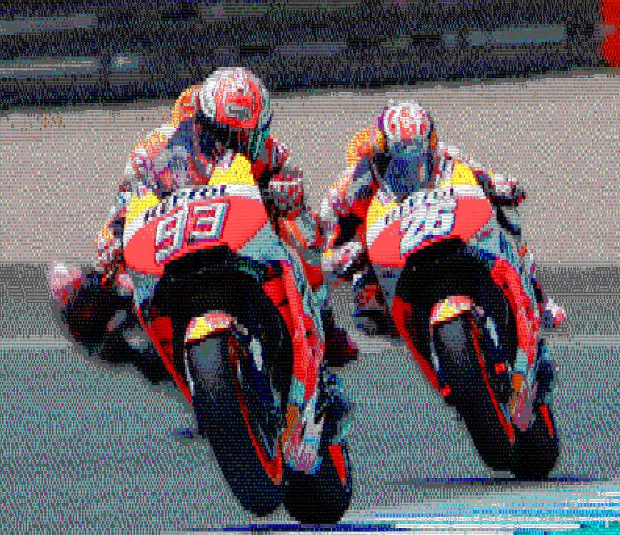Imágen ASCII de Marc Márquez y Dani pedrosa