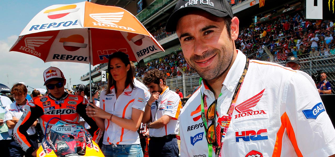 Toni Bou con Marc Márquez en la parrilla de salida
