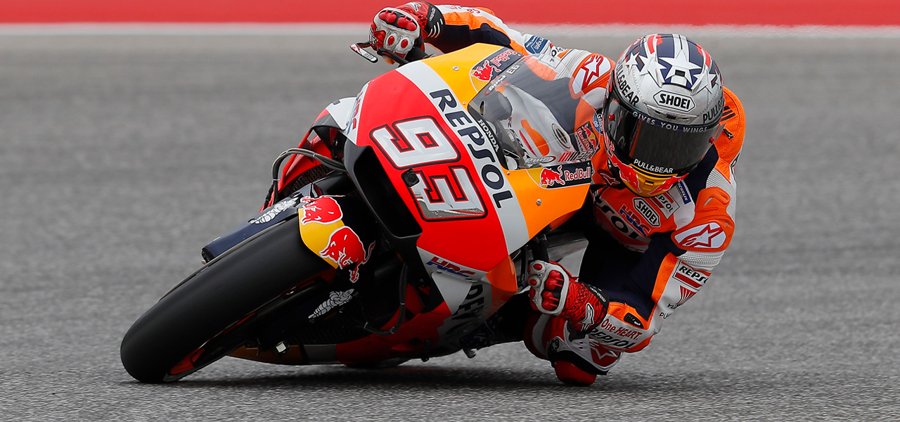 Marc Márquez tumbando en una curva