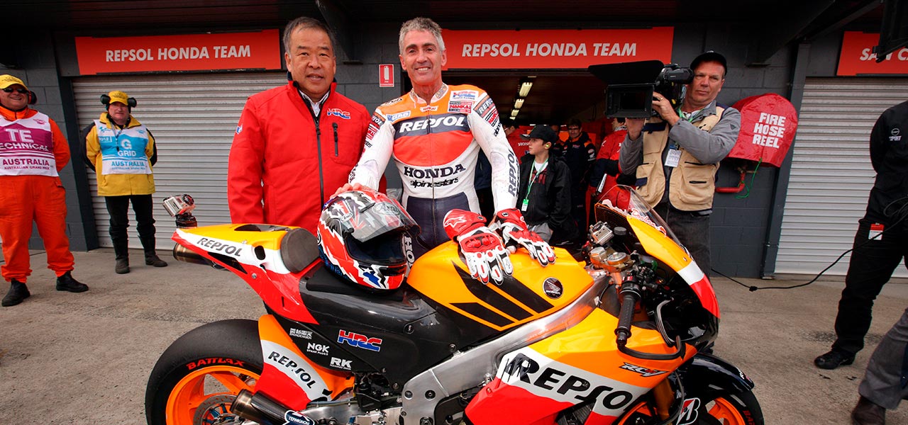 Mick Doohan y Shuhei Nakamoto con la RC213V