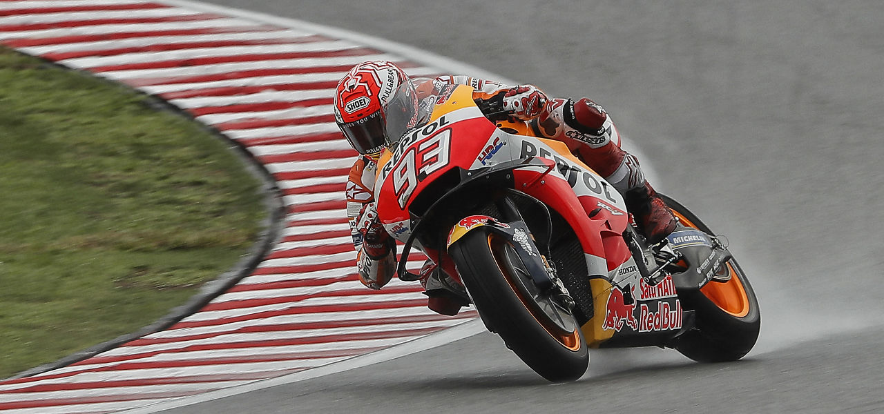 Marc Márquez sobre la RC213V en asfalto mojado