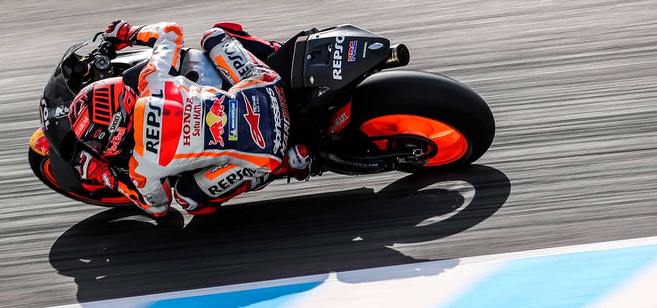 Marc Márquez en moto negra de test