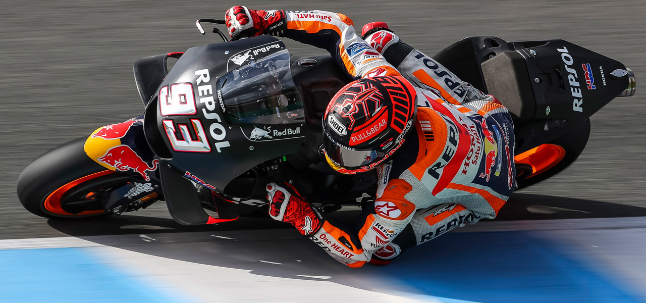 Marc Márquez en moto negra