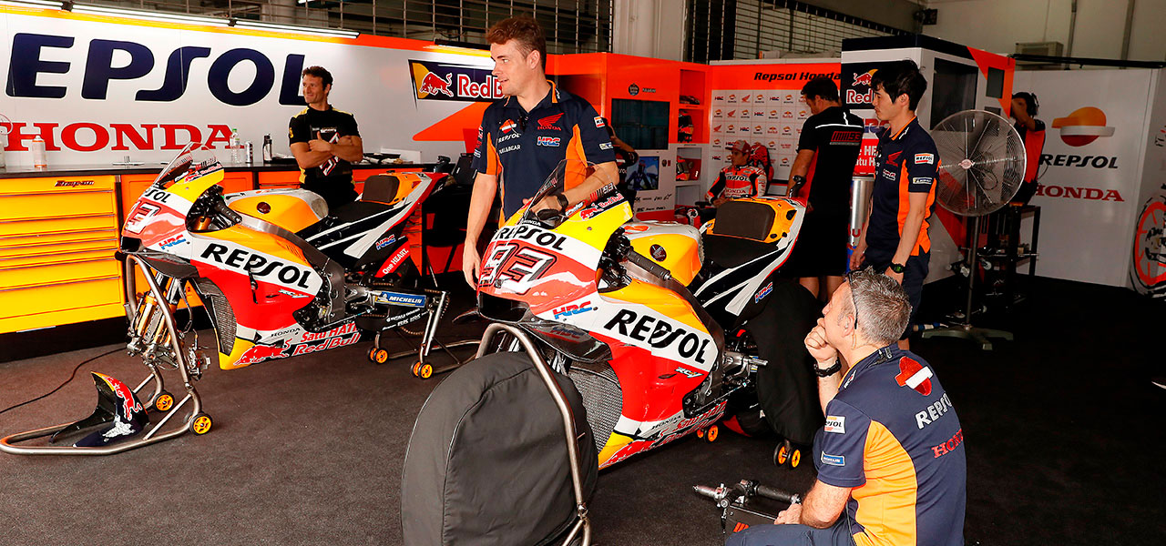 Box repsol Honda con las motos de Marc Márquez