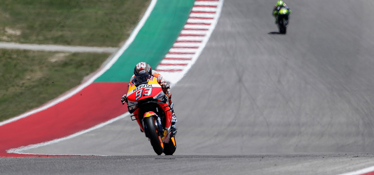 Marc Márquez rodando en cuesta abajo