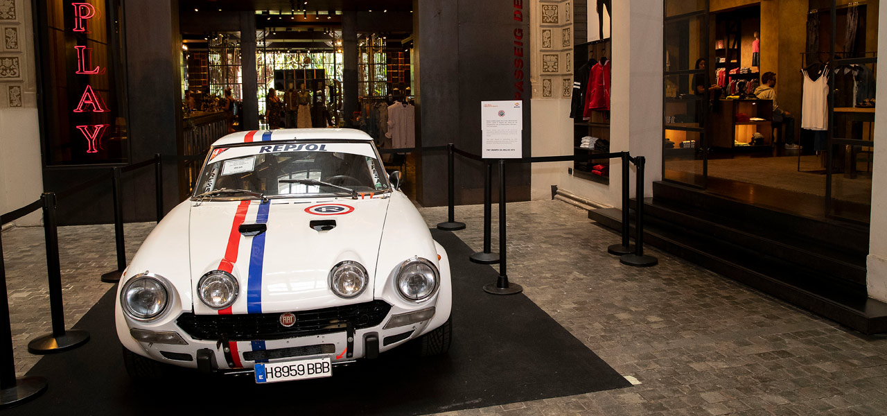 Coche Fiat clásico Repsol