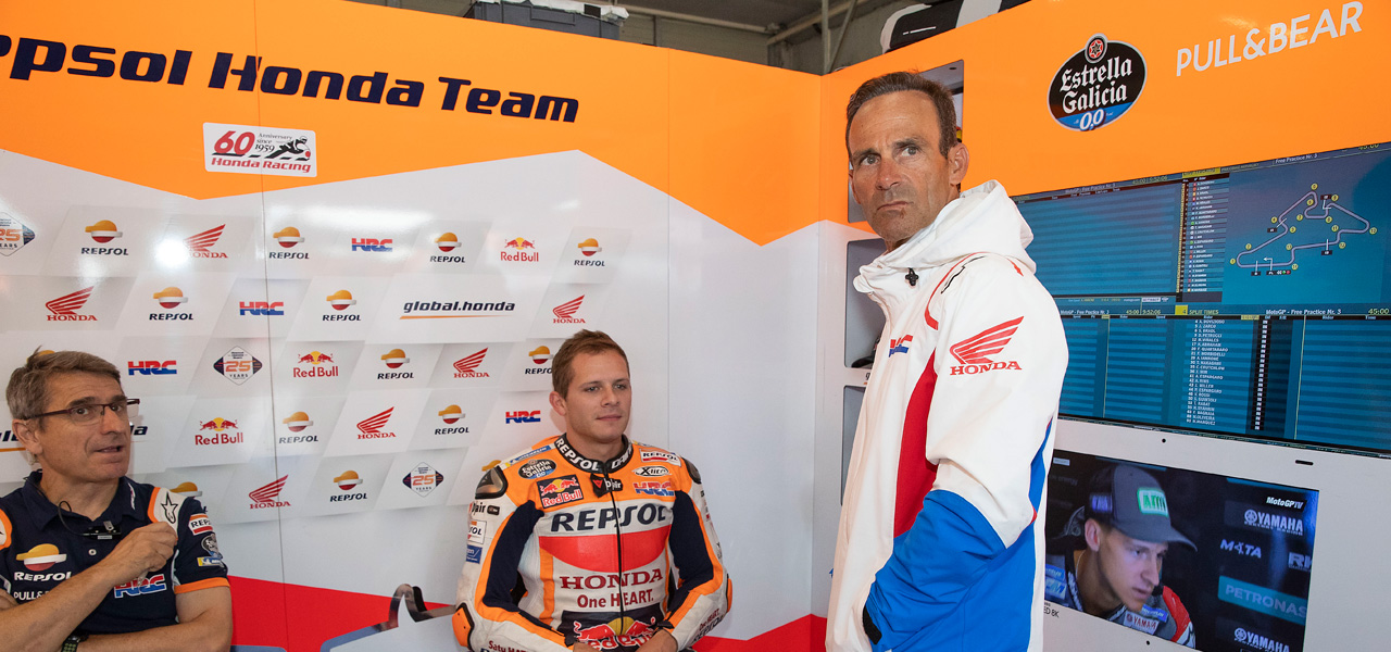 ALberto Puig en el box durante GP República Checa