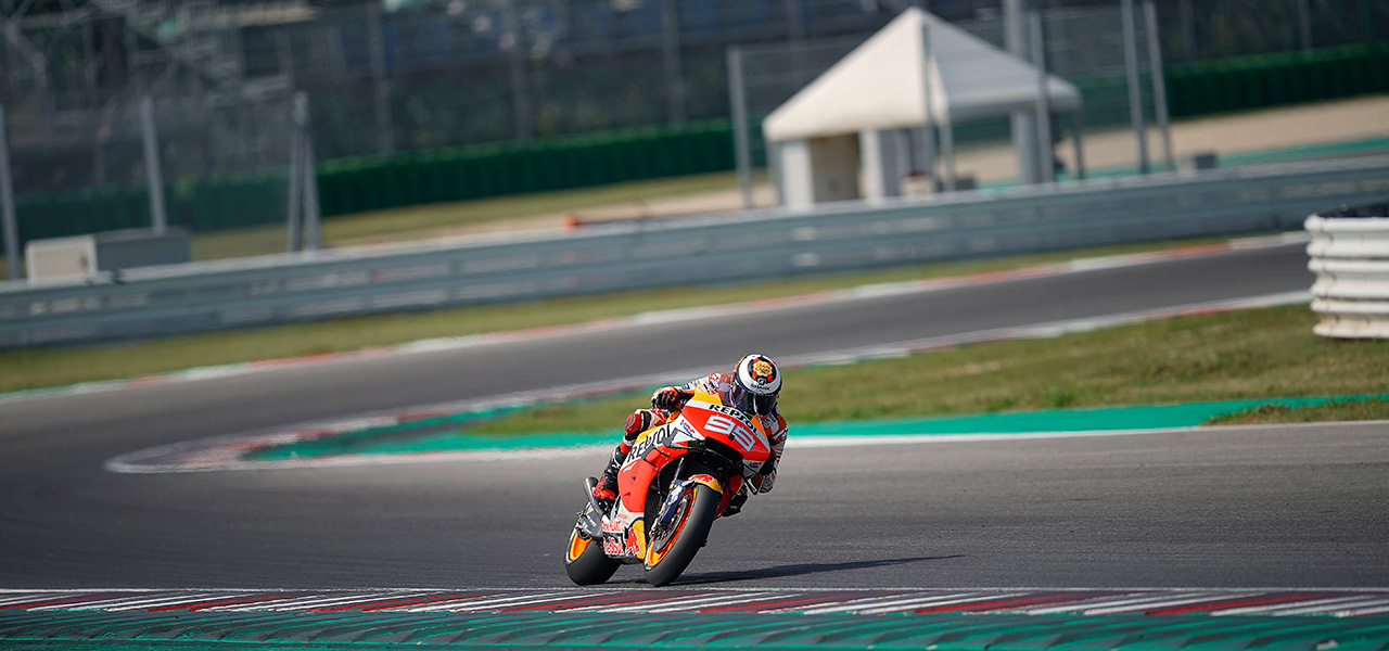 Jorge Lorenzo en pista sobre la Honda