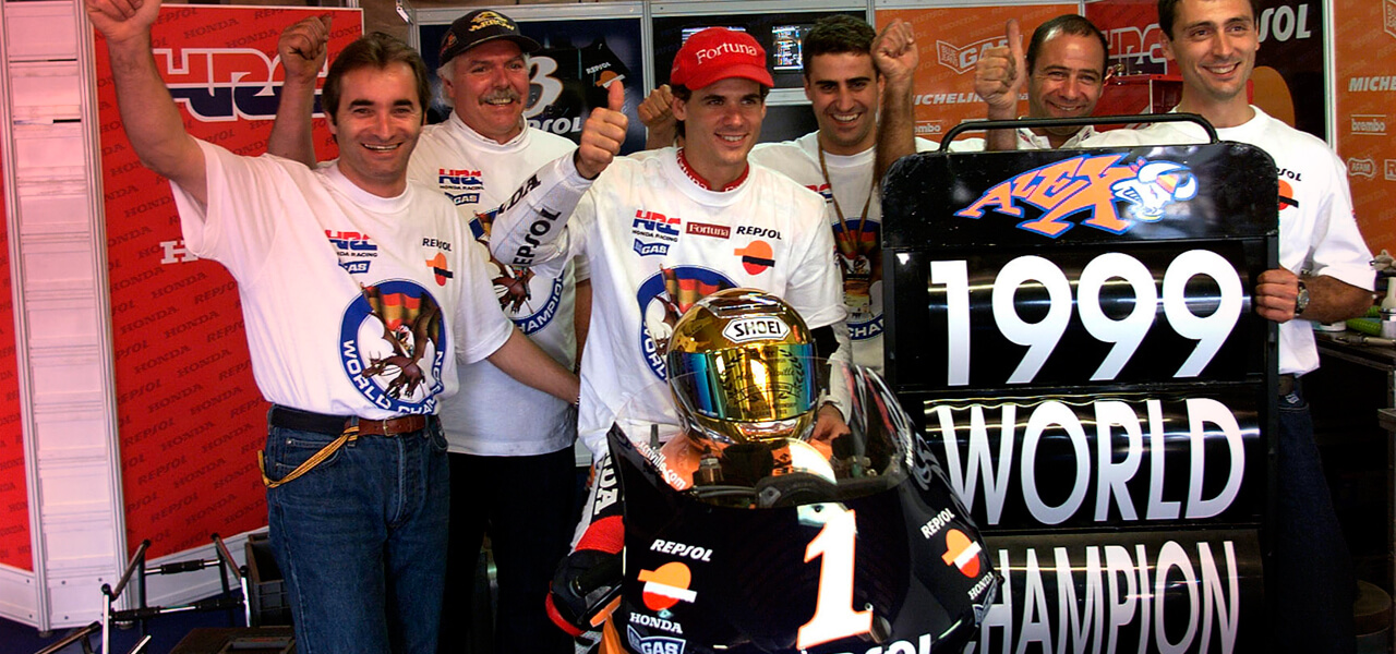 criville_celebrando_campenato_mundial_1999